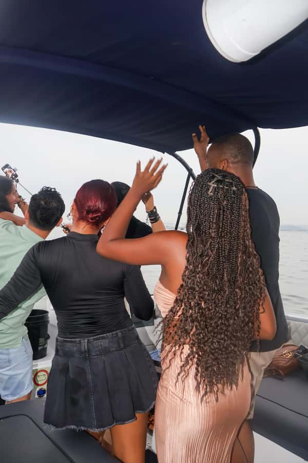 Nightlife: sunset boat party + tour of the old town - Who will enjoy this night most