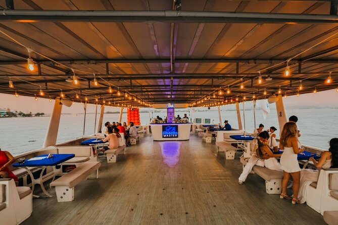 Oceanbeat Cartagena Boat Party - Setting out from Muelle La Bodeguita
