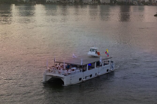 Oceanbeat Cartagena Boat Party - Snacks, but not a full meal