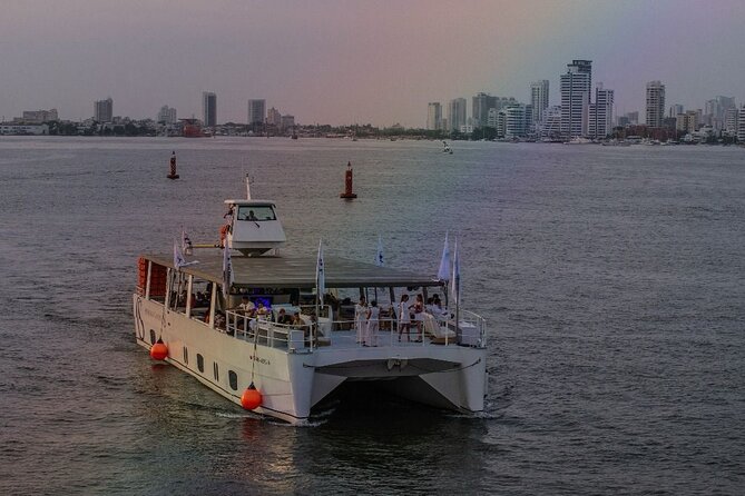Oceanbeat Cartagena Boat Party - The bay cruise and the best time to go