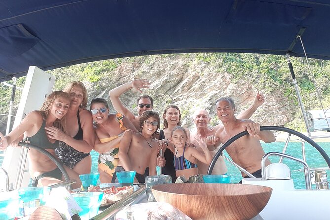 One amazing day in a private recent sailing boat in the Tayrona Park. The best sail trip from Santa Marta! - Leaving Santa Marta at 10:30 a.m.