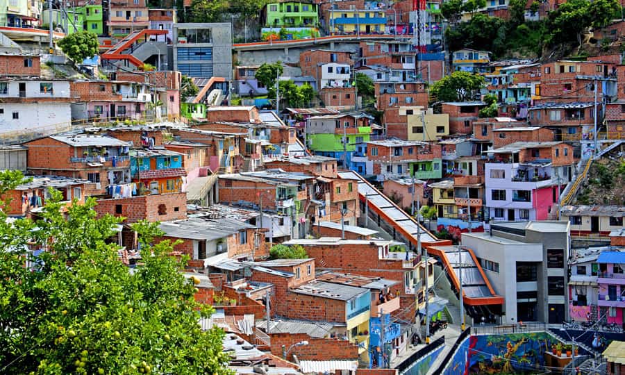 pablo, comuna 13 & cable car express tour - Starting with Medellín’s modern city story