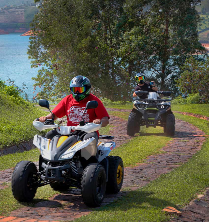 Pablo Escobar Mansion+Paintball+Boat+ATV (Private Guatape) - Lunch in Guatapé, with the meal paid separately
