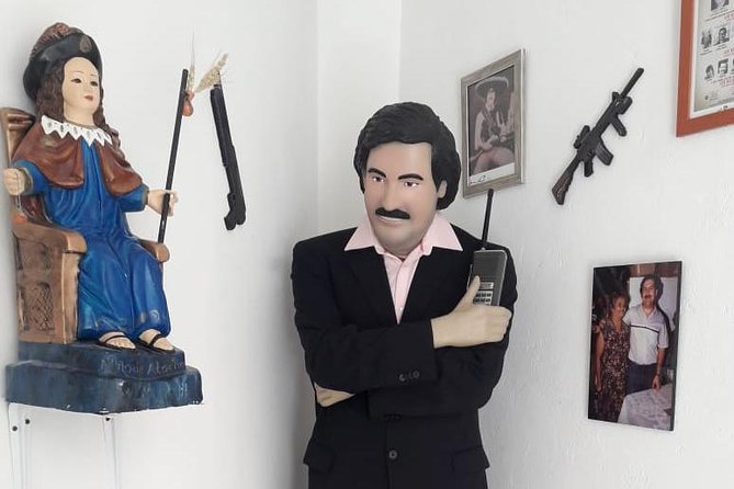 Pablo Escobar Tour : Museum, History and Beer - The rooftop at Cra. 79B: one death, two versions