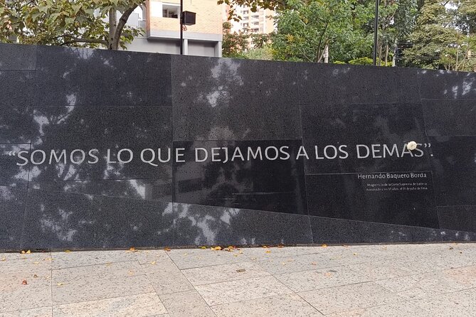 Pablo Escobar Tour with Souvenir and Museum Escobar - Meeting point, timing, and group size