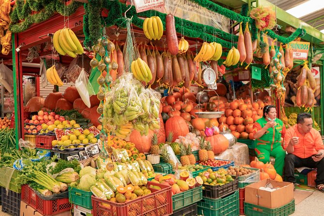Paloquemao Market with Fruits and traditional food - Key points to know before booking
