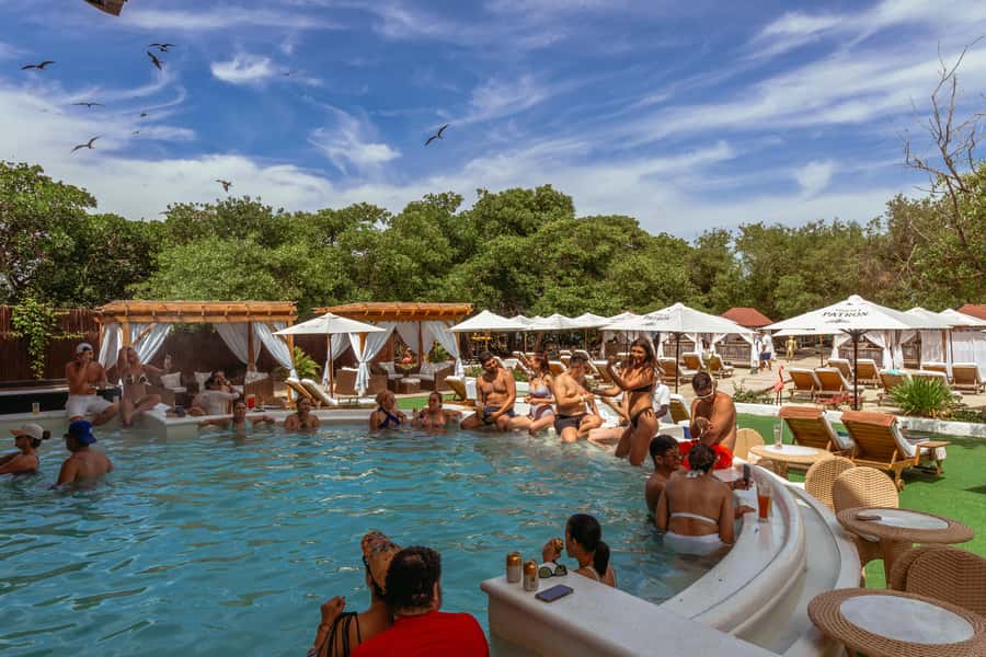 PAO PAO BEACH CLUB - The early start at La Bodeguita Pier