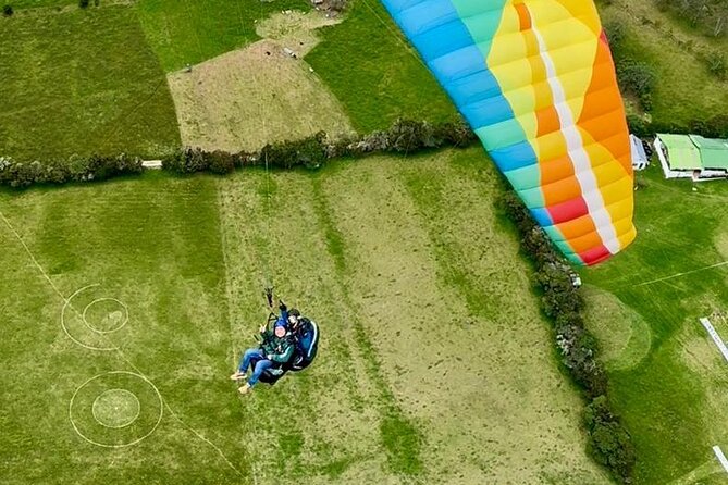 Paragliding flight in Guatavita with transport from Bogota - An arepa stop at Elvercito