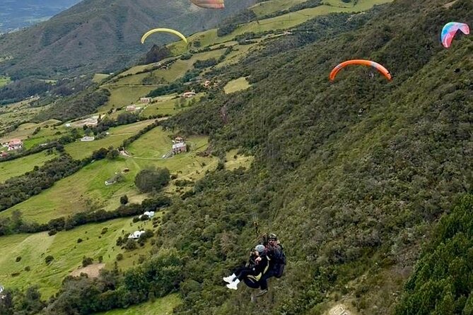 Paragliding flight in Guatavita with transport from Bogota - What the private format changes