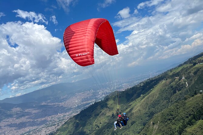 Paragliding flight in Medellin - The uphill walk to the launch area