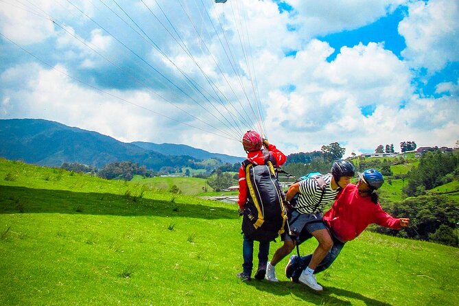 Paragliding flight | Transport option - The 15-minute flight over Medellín and Bello