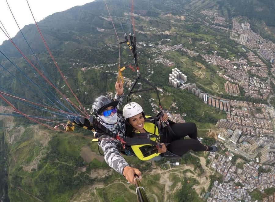 Paragliding Medellin with Transportation and free Videos - Getting ready for your tandem flight