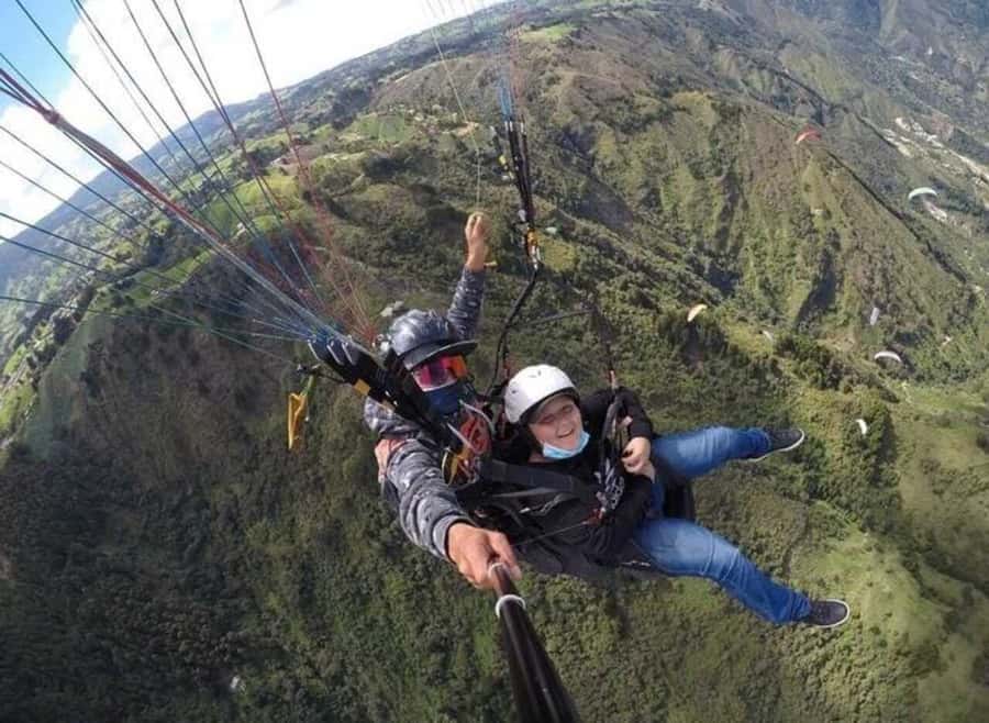 Paragliding Medellin with Transportation and free Videos - Fifteen minutes above Medellín and Bello
