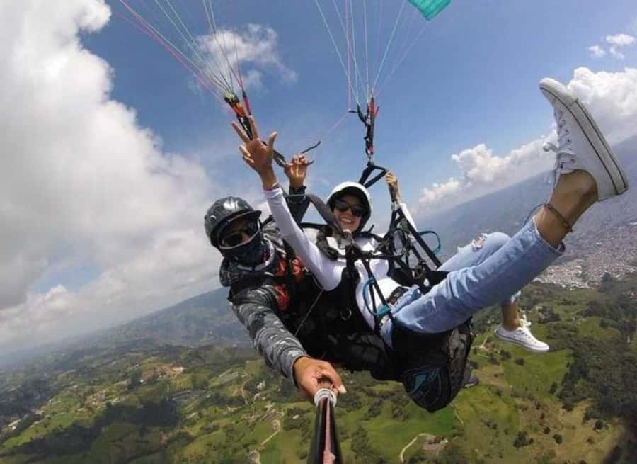 Paragliding Medellin with Transportation and free Videos - GoPro photos and videos without extra camera work