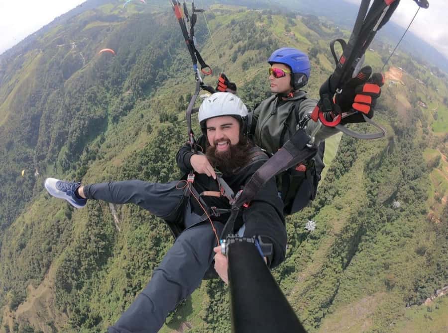 Paragliding Medellin with Transportation and free Videos - Professional pilots and a reassuring first flight