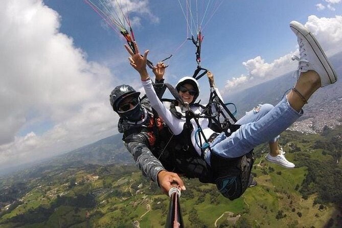 Paragliding over Medellin with HD Video and Pickup - Key points to know before you book