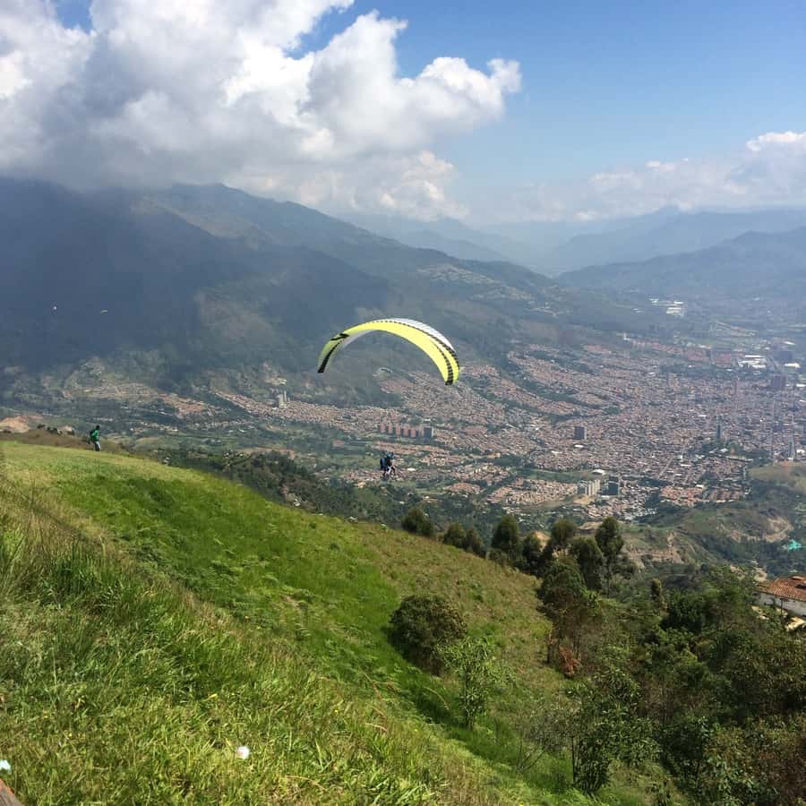 Paragliding the Andes from Medellín - A 20-minute tandem flight above Medellín