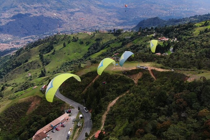 Parapente Zona De Vuelo En Medellín - Flying above Bello for the first time