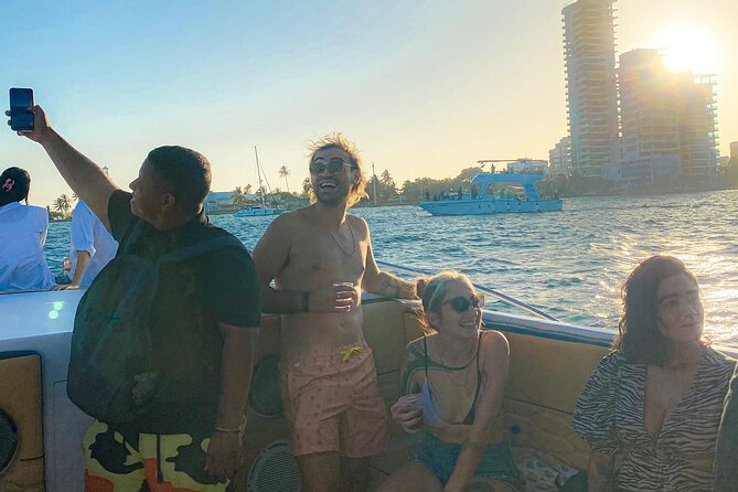 Party Boat in Cartagena Bay with Nightclub Ticket - What the complimentary drinks include