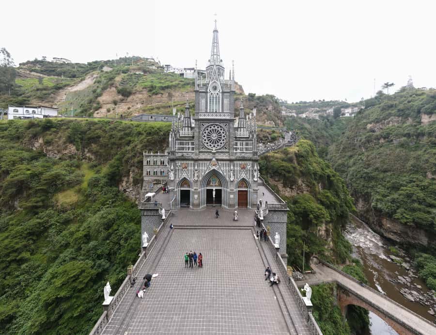 PASADÍA SANCTUARY OF LAS LAJAS - Crowds, religious festivals, and the best approach