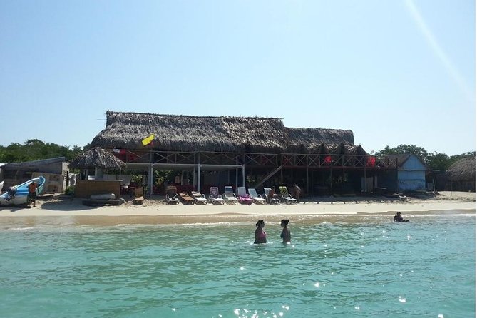 Playa Blanca Barú Tour with Lunch and hotel pick up - What the $15 Playa Blanca tour really offers