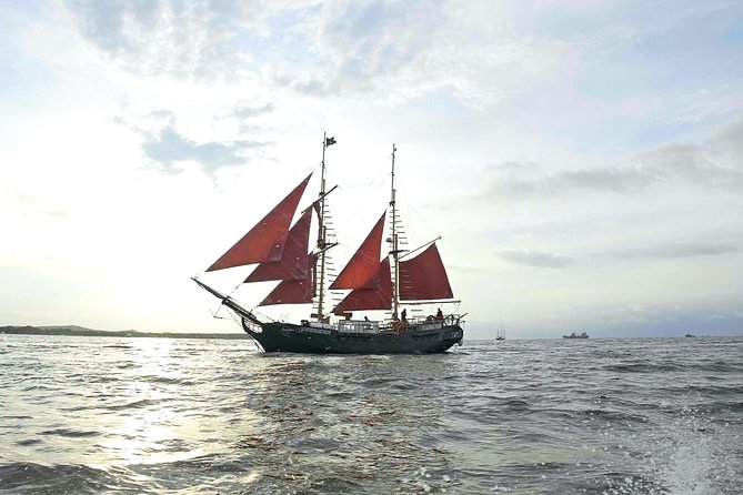 Premium Pirate Beach Adventure, Open sea Rope Swing, Drinks+Lunch - San Fernando de Bocachica and the battle for Cartagena
