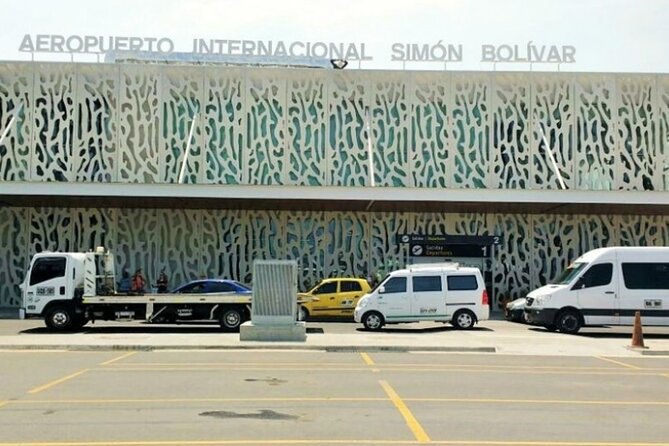 Private Arrival or Departure Transfer: Simon Bolivar Airport - Who should book this transfer?