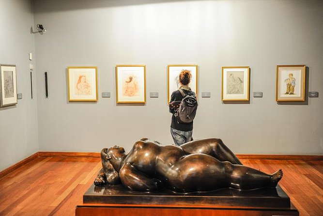 Private Bogotá Tour: Candelaria, Gold Museum, Optional Monserrate - Plaza de Bolívar and the political heart of Bogotá