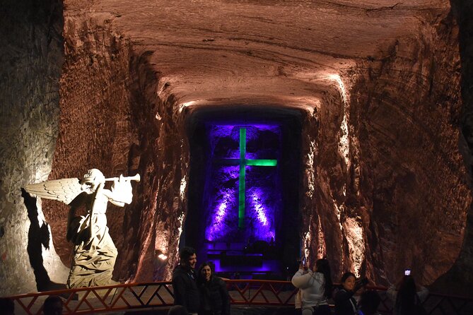 Private Colombian Emerald Tour - Bogotá - The 9 a.m. start and the four-hour walking route