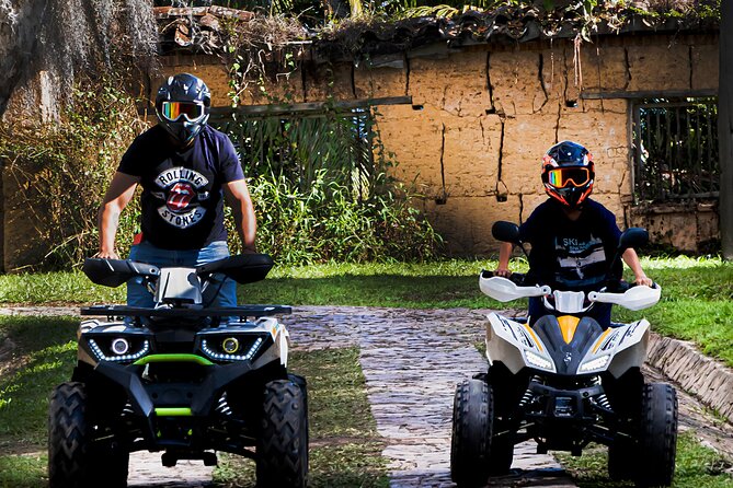(Private Guatapé) Mansion Pablo Escobar+Paintball+Cuatrimoto+Boat - A 45-minute private boat ride on the lake