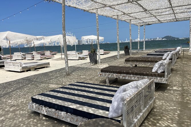 Private island Beach Club Cartagena with food : Club Kabanna - Who will enjoy this day most