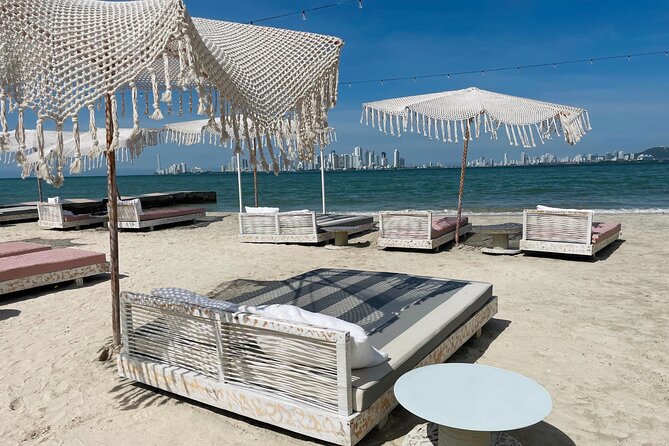Private island Beach Club Cartagena with food : Club Kabanna - Beach time, beds, and swimming conditions
