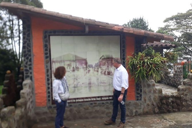 Private Pablo Escobar tour - Los Olivos and the rooftop where Escobar died