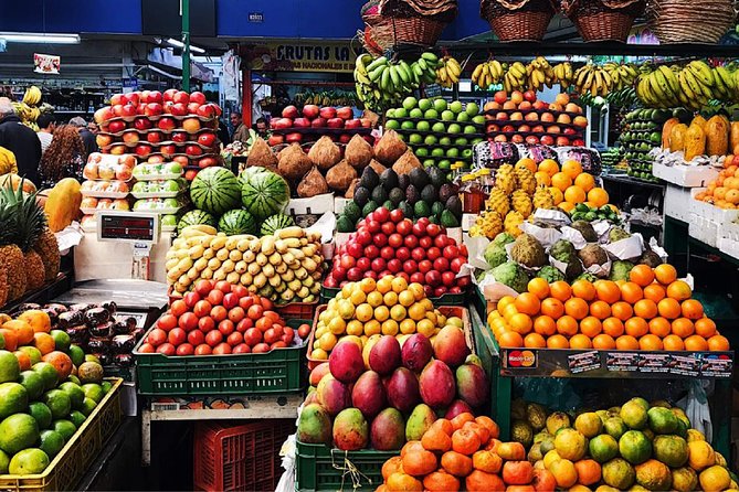 Private Paloquemao Market Tour: +20 Fruit & Treats Tasting • 3h - Flowers First: A Colorful Start at Paloquemao