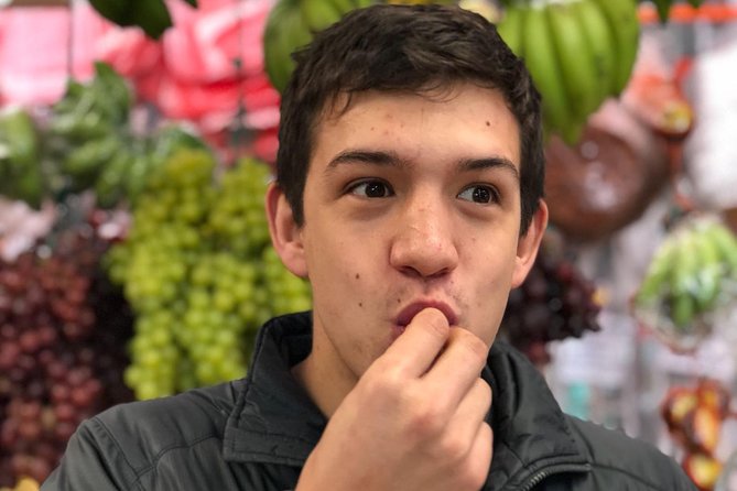 Private Paloquemao Market Tour: +20 Fruit & Treats Tasting • 3h - Coffee at the Ten-Minute Mark