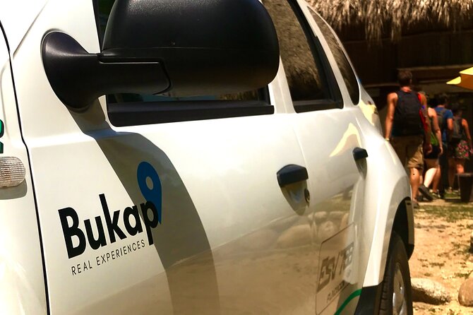 Private shuttle from Barranquilla Airport to Santa Marta city - Meeting your driver inside Ernesto Cortissoz Airport