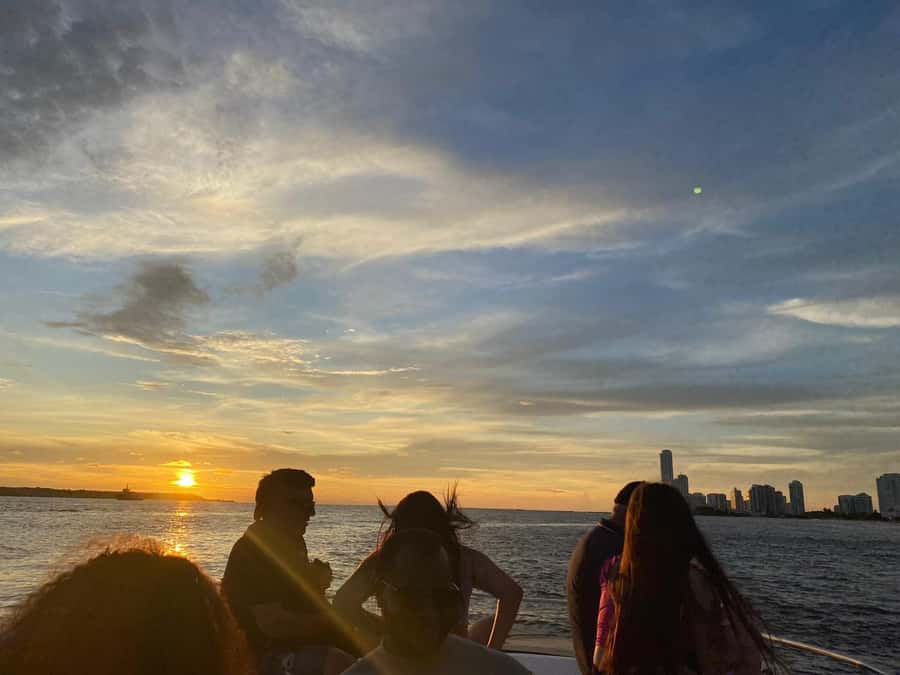 Private sunset: Open Bar Boat Party with Music and Games - Music, games, and the social side