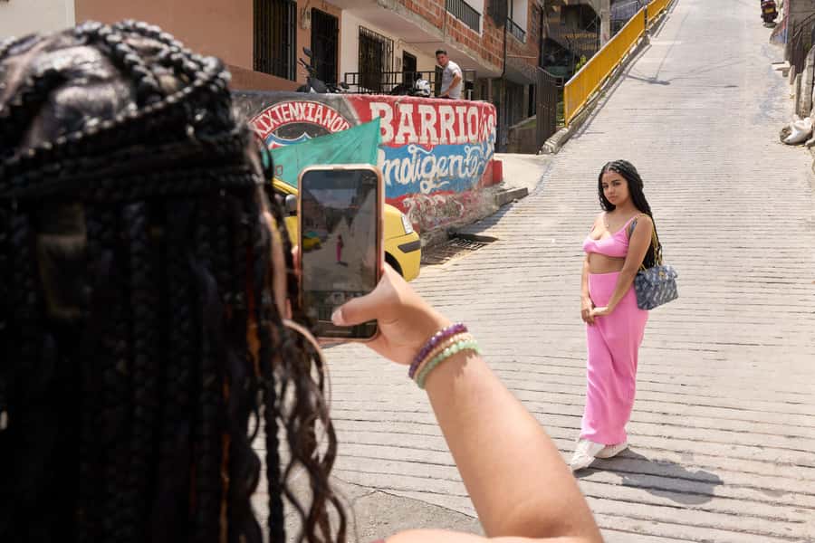 Private Tour Comuna 13 with Cable Car - Who should take this tour