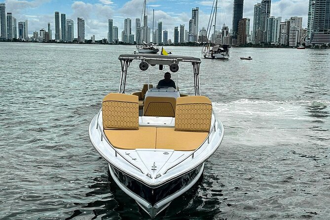 Private tour in luxury boat LaMorronga 41' to the Rosario Islands - Choosing between the 8:00, 9:00, and 10:00 departures