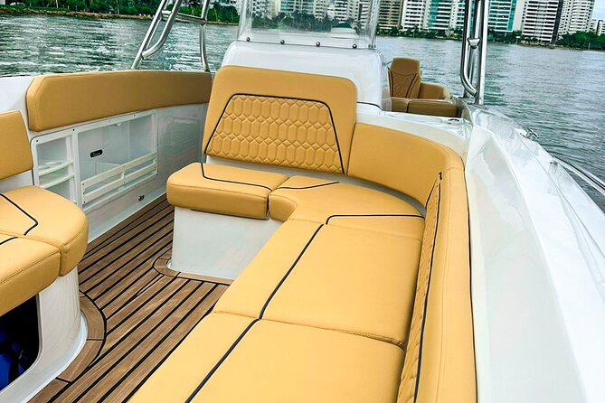 Private tour in luxury boat LaMorronga 41' to the Rosario Islands - Price, group size, and what you still pay