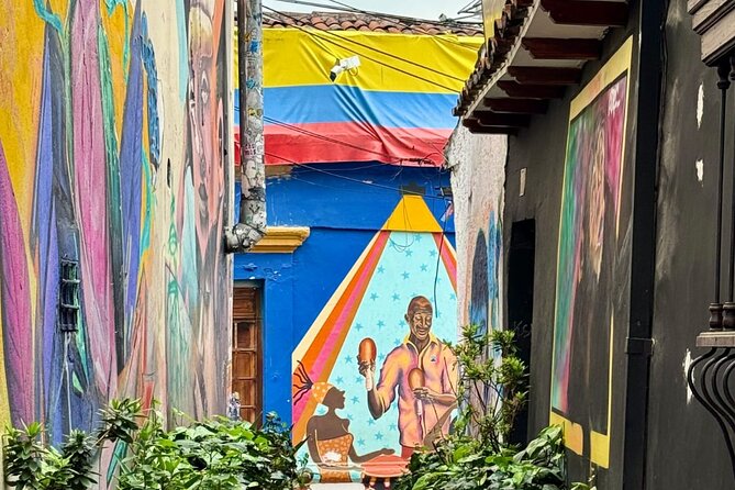 Private Tour of the Historic Center and Candelaria in Bogotá - La Concordia market and everyday Bogotá