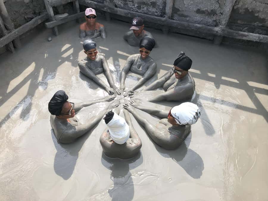 Private tour to the mud volcano - Entering the mud volcano