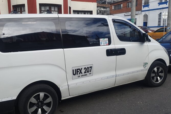 Private Transfer from the Airport to Hotels in Bogota - The named sign and contact system are the real advantages