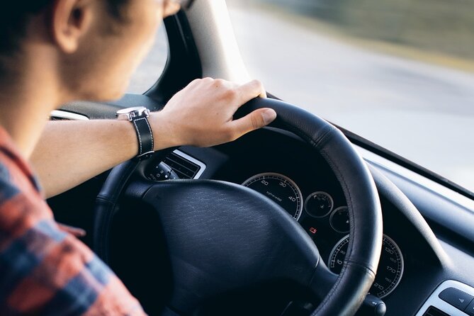 Private transfer service from or to Medellín Airport - Airport-to-hotel service or hotel-to-airport return