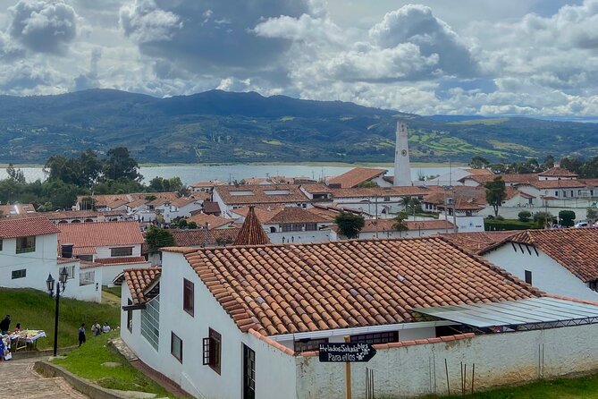 Private Visit to Casa Loca and Guatavita - Lunch With Reservoir Views