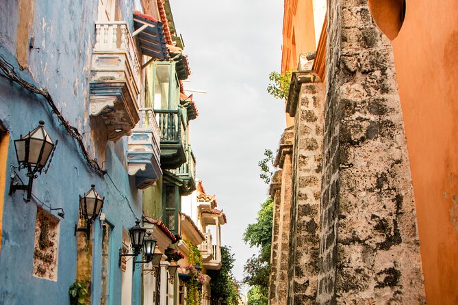 Private Walking Tour in Walled City and Getsemani Cartagena - Churches, plazas, and Las Bóvedas