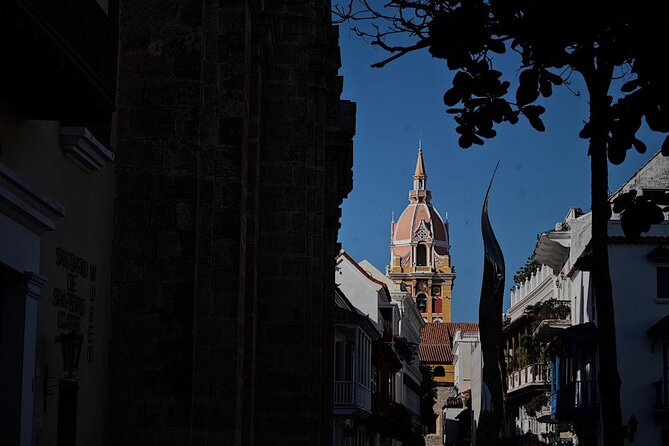 Private Walking Tour in Walled City and Getsemani Cartagena - Guides, pace, and the heat problem