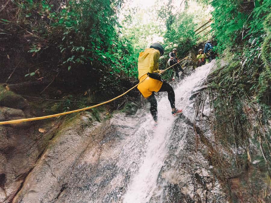 Rappel tour from Medellin. Transport by car or motorcycle - Who should choose the car option?