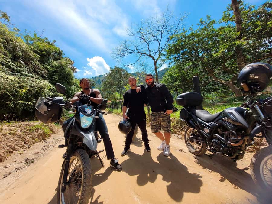 Rappel tour from Medellin. Transport by car or motorcycle - Arriving at La Reservita