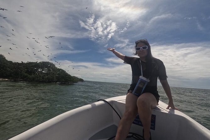 Rosario Islands and Playa Blanca Tour with Snorkeling or Aquarium - The guides and level of care